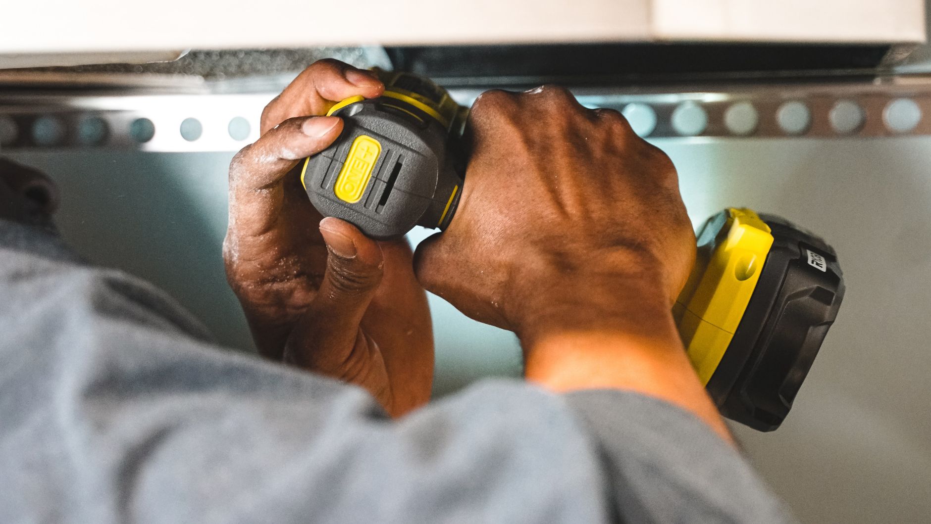 Electric screwdriver — Electric Screwdriver Breaks: 40% Off