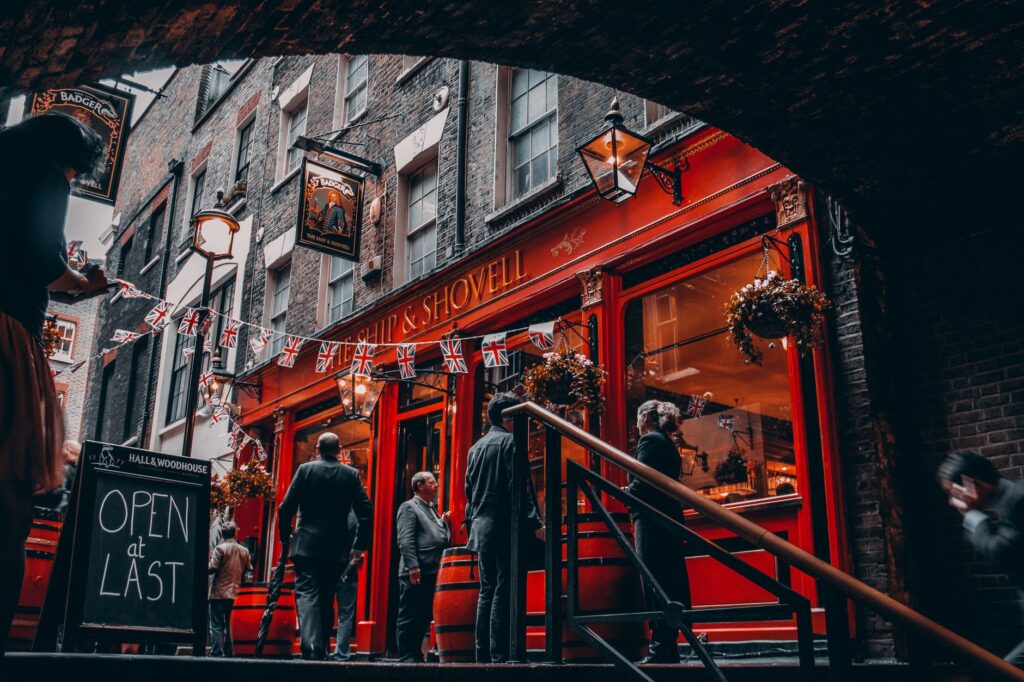 Pubs staying open — Pubs Staying Open Warns: 3 Key Concerns
