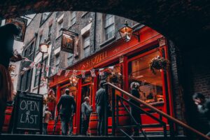 Pubs staying open — Pubs Staying Open Warns: 3 Key Concerns