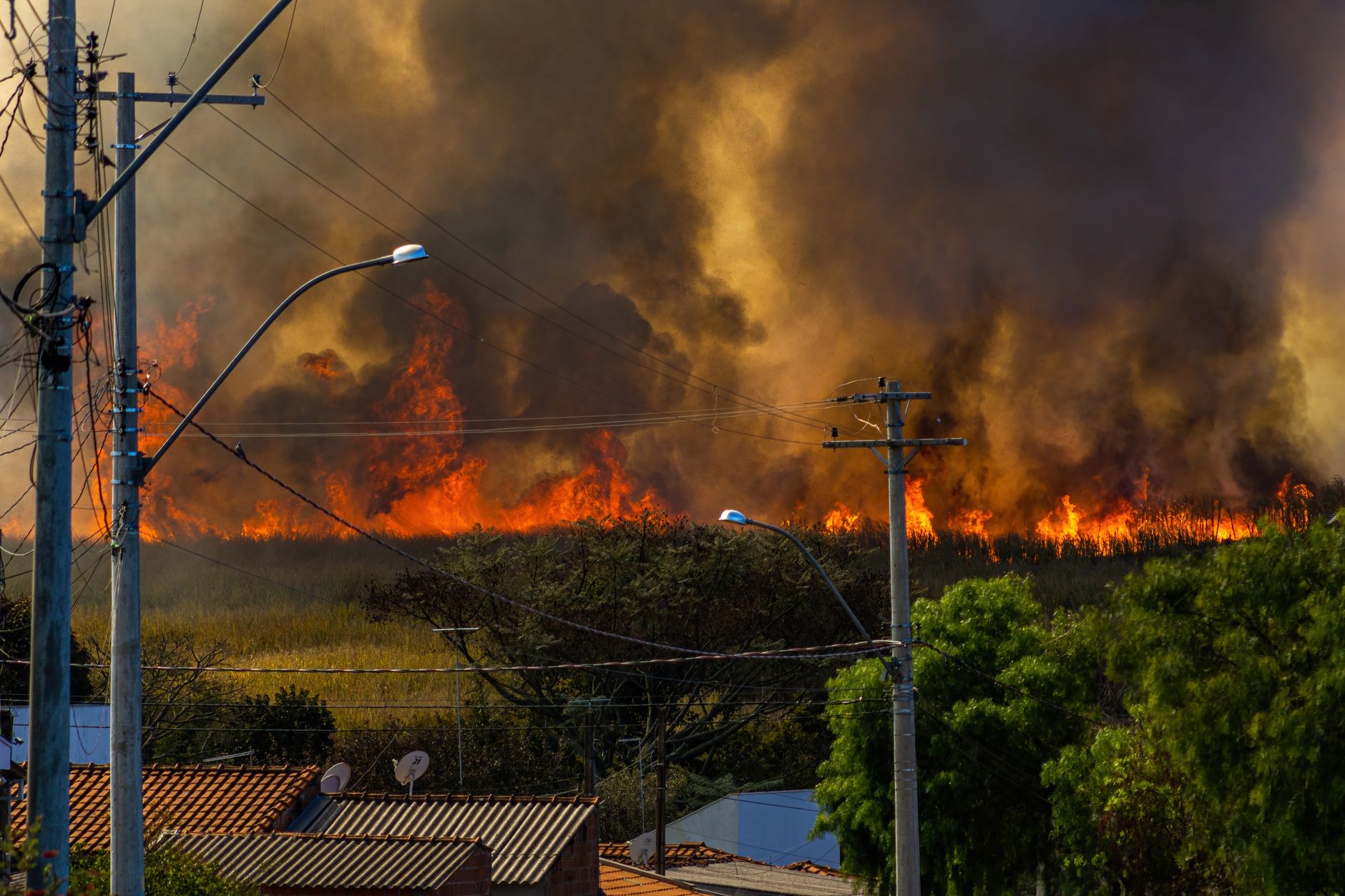 Wildfire risk — Wildfire Risk Warns: 3 Key Areas