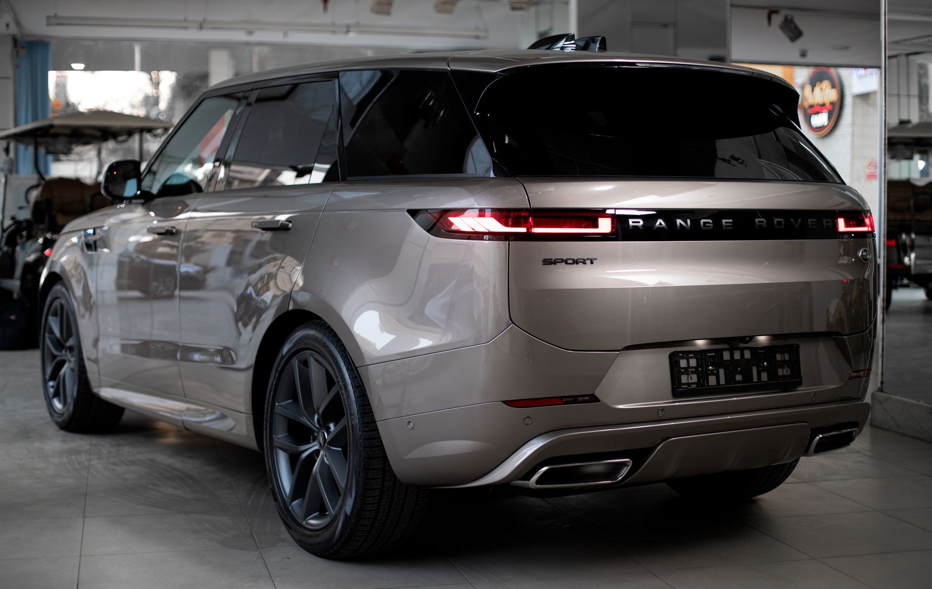 Range rover gt — Range Rover GT Reveals 2026: Luxury