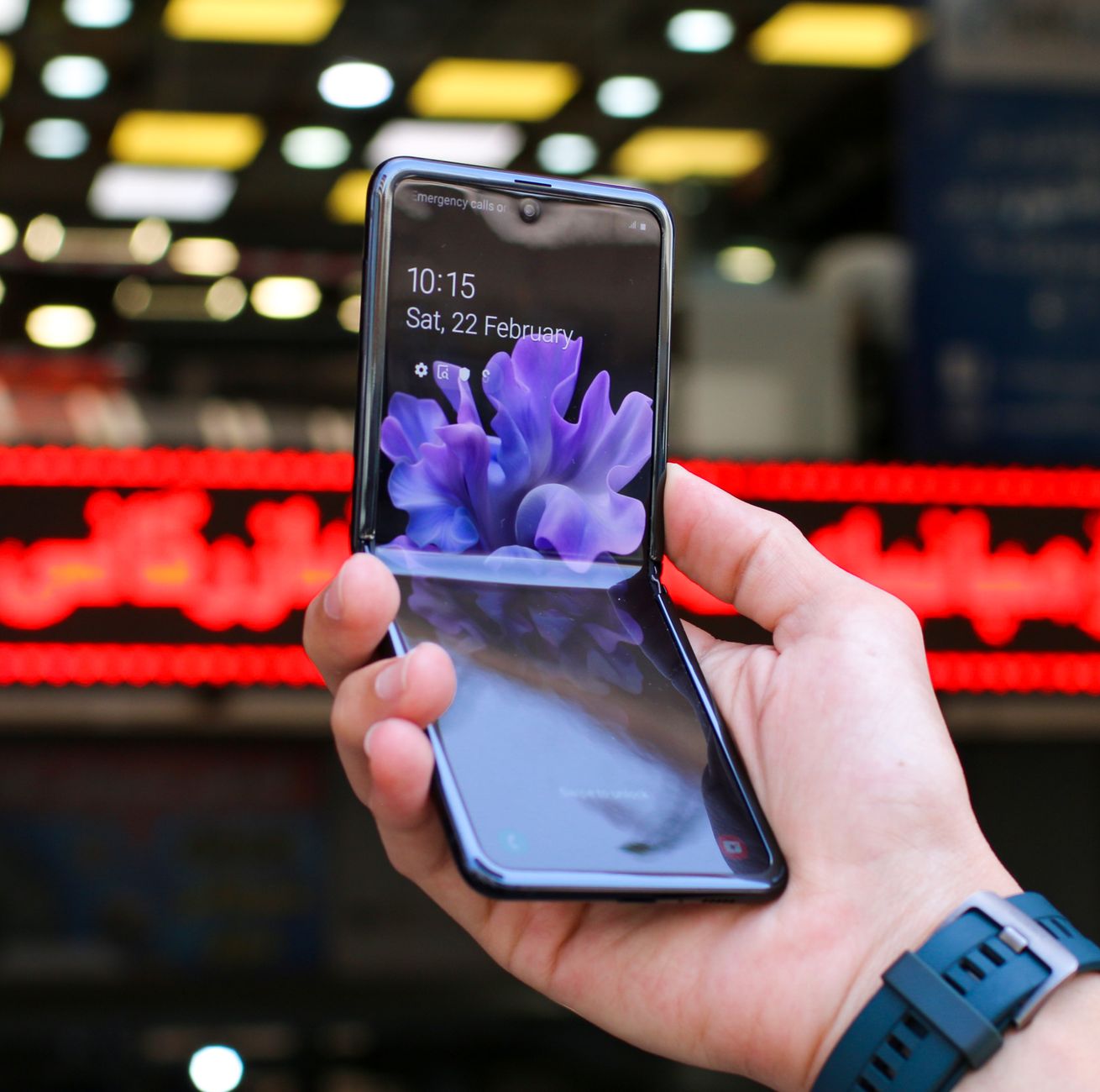 Samsung galaxy z flip — Samsung Galaxy Z Flip 8 Launches: 3 Key Features