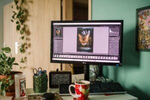 Lg monitor ads — LG Monitor Ads Breaks: 1 Key Issue