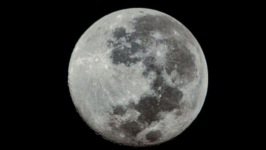 Lunar spacecraft — Lunar Spacecraft Launches 2027: Breaks Barriers