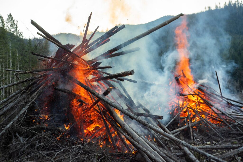 Canada wildfire — Canada Wildfire Warns 2024: Rages Out