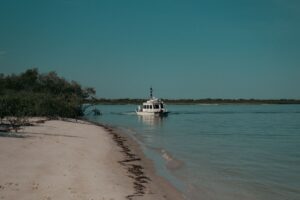 Roebuck bay — Roebuck Bay Reveals 9m Tides